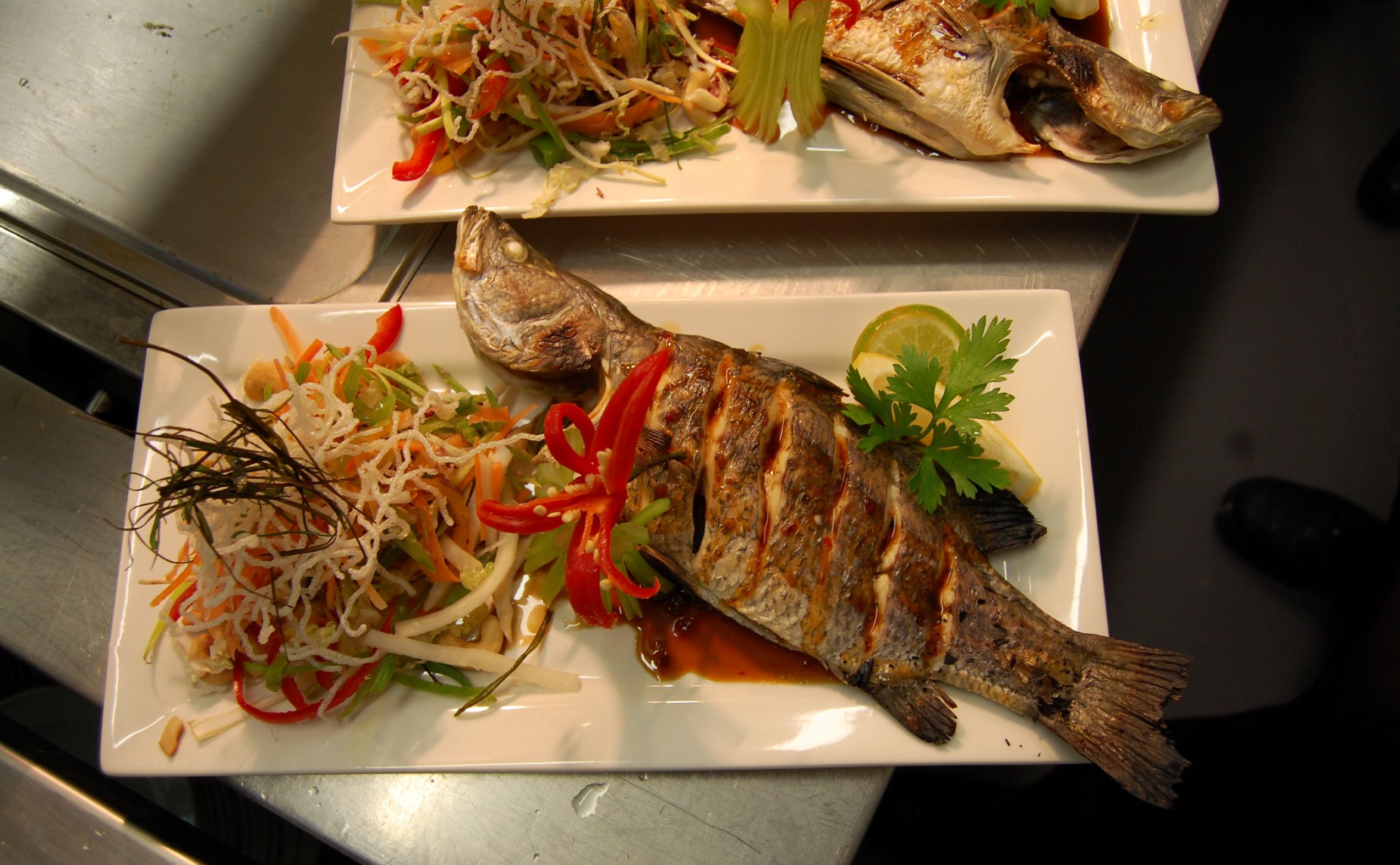 Picture of a farmed barramundi on a restaurant plate