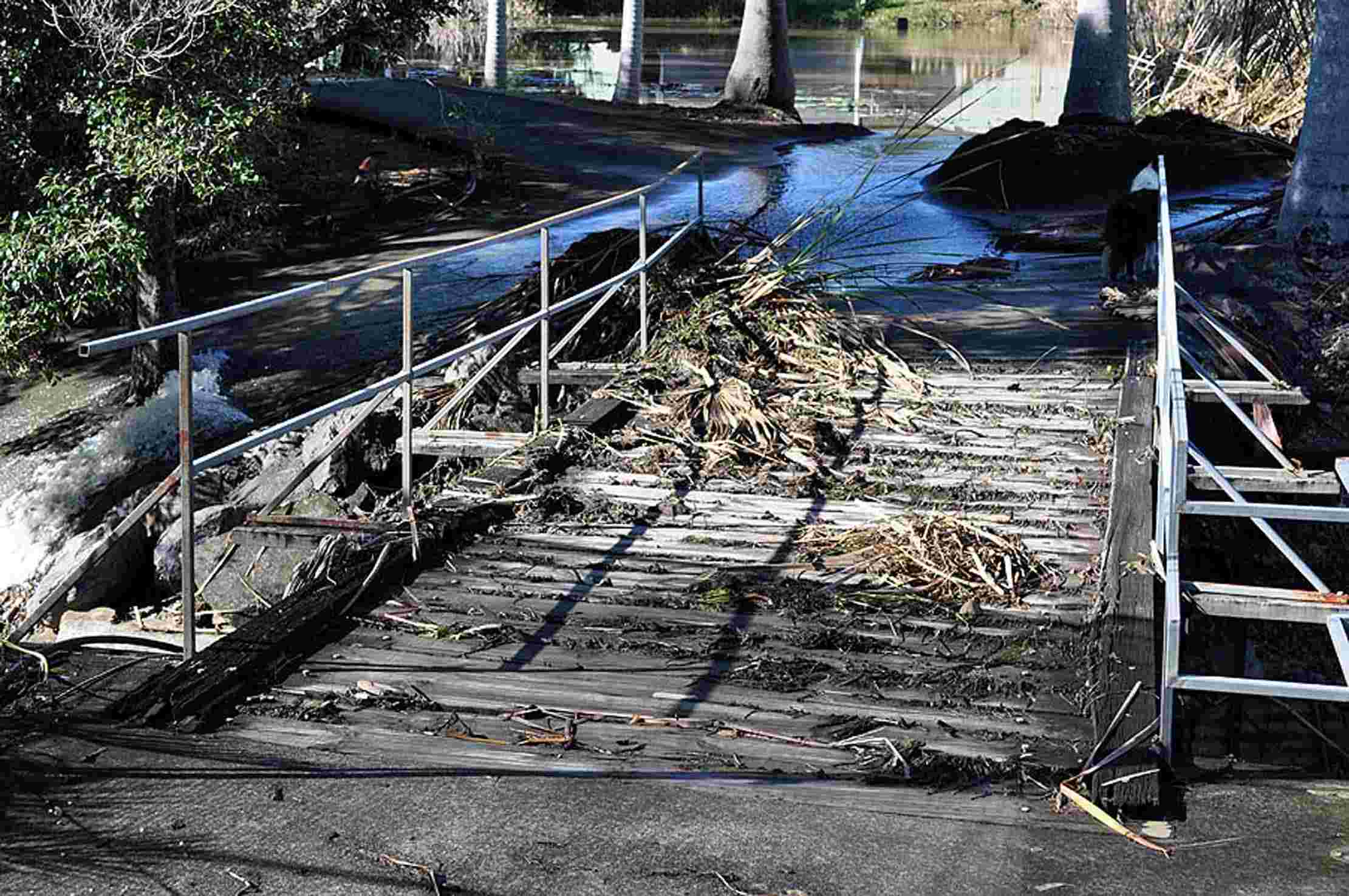 Damaged bridge 