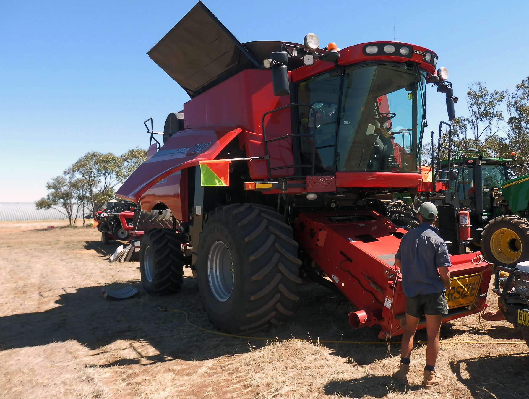 Cleaning header before crossing Qld border to NSW