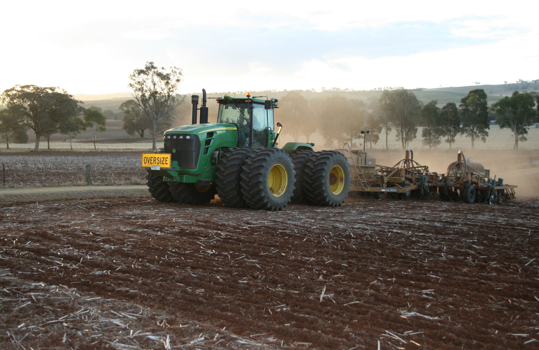 tractor sowing